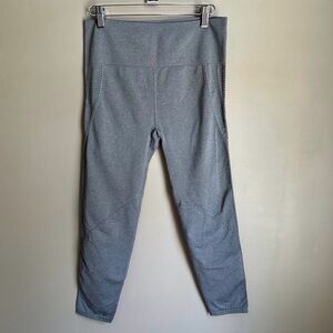 Women’s Fabletics Seamless Grey Capri Leggings